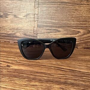 DIFF Matte Black Cat-Eye Sunglasses